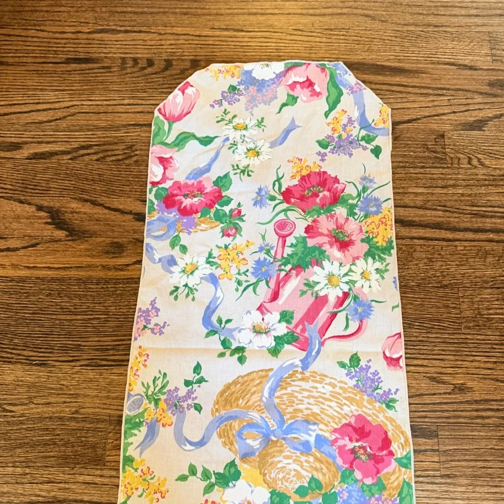 Vintage CottageCore Floral Table Runner and Napkins Set of 4 | vintage linens